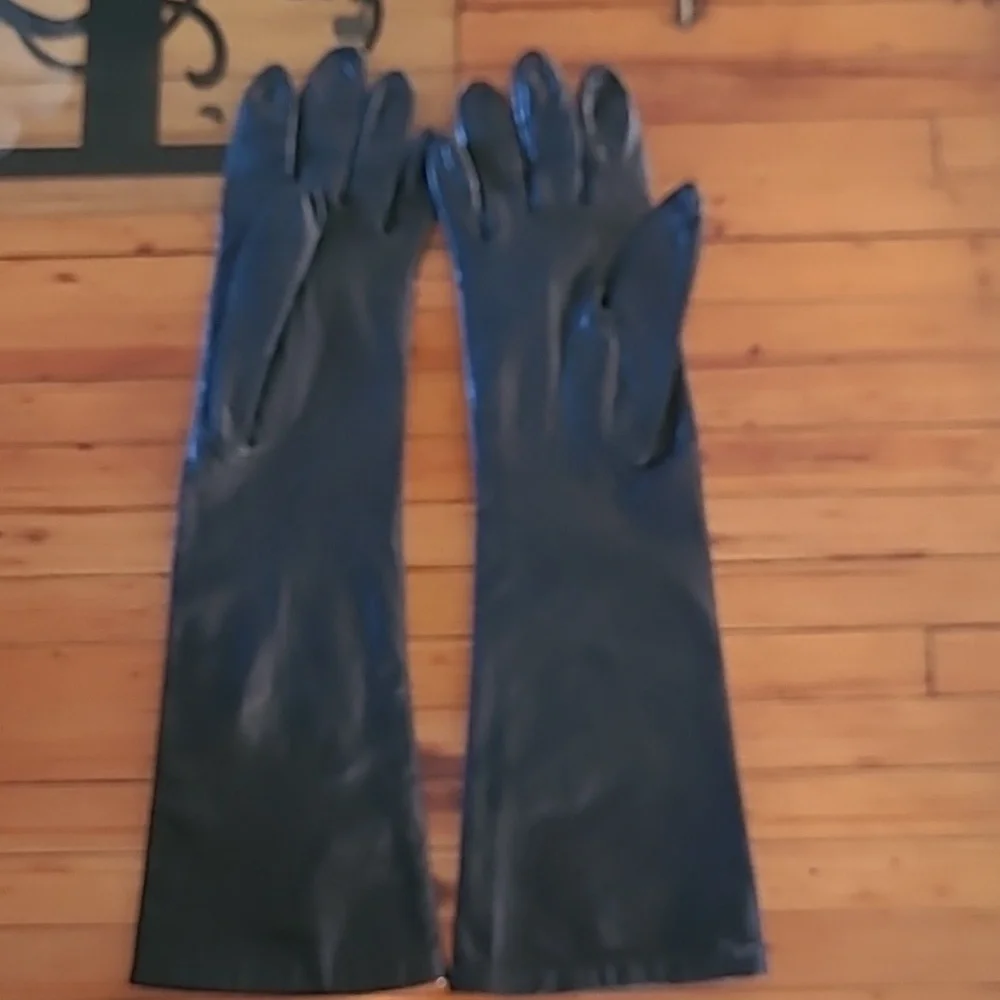 VINTAGE GLOVES GROUP OF FIVE - Picture 13 of 15